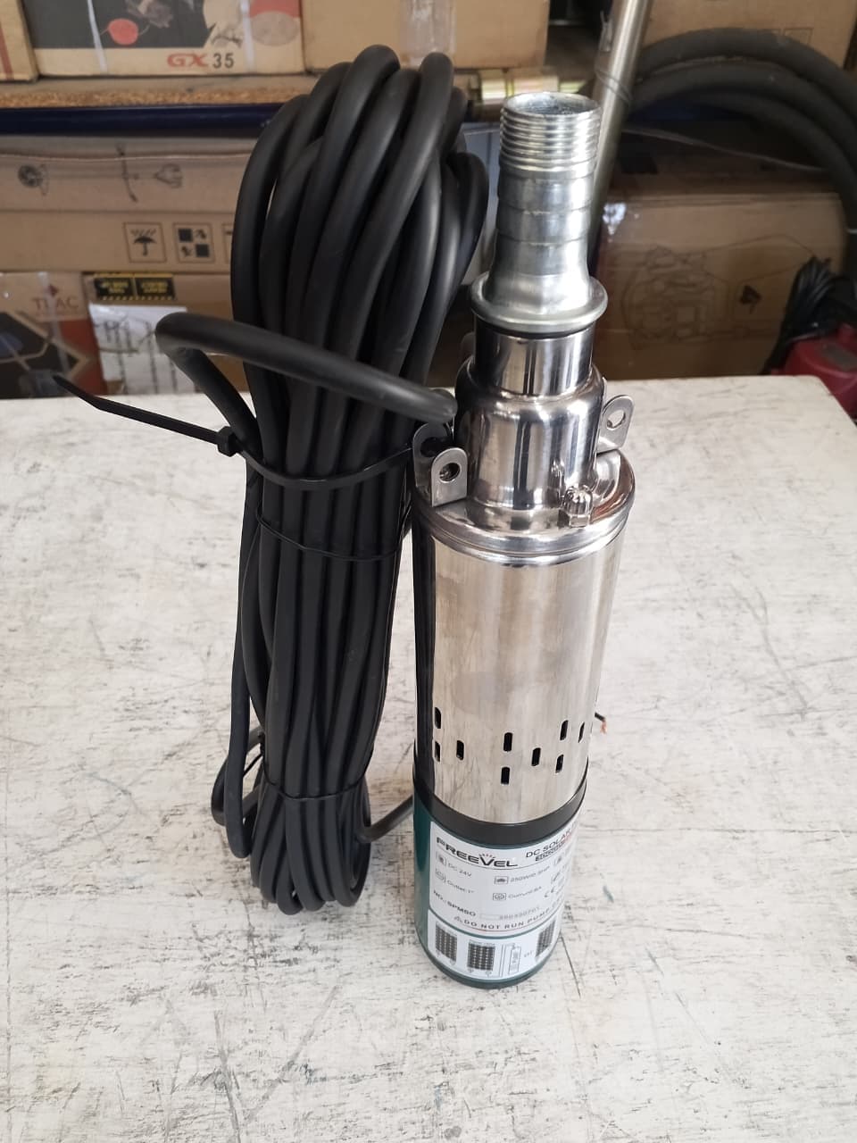 Freevel 250W 24V DC Solar Submersible Water Pump